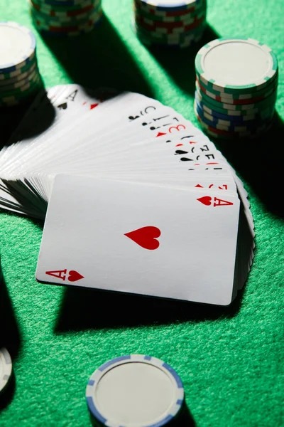 pjsk Playtech live table on mobile phone screen—touch-optimized betting interface and dealer video feed