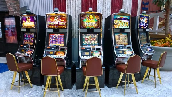 Player interface for roulette at The Great Icescape showing bet board and live wheel